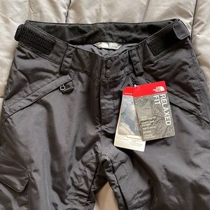 New with tags- The North Face snowboarding/snow pants black size small